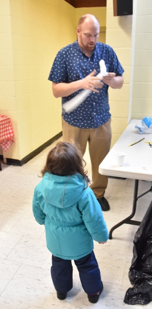 Jason Keats, Carleton Ave. resident, entertains children with balloon animal creations.