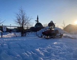 [Kìchì Sìbì Winter Trail snowmobile and groomer, Ottawa Mosque in background]