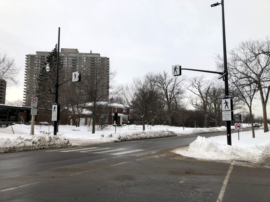 [Clearview and Island Park Drive pedestrian crossing now has signage and is complete]