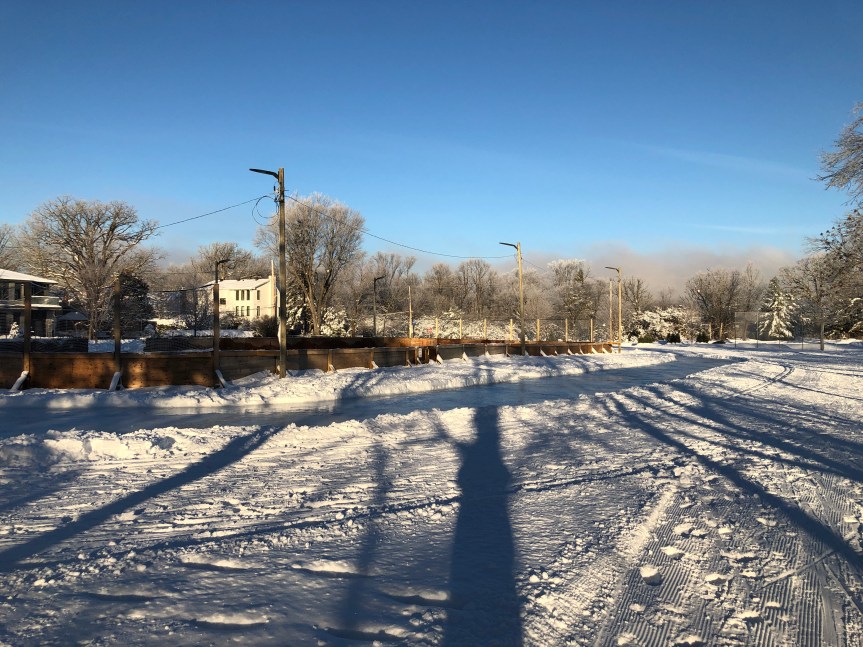[20230116 New Rink in the Morning Ring and Ski View]